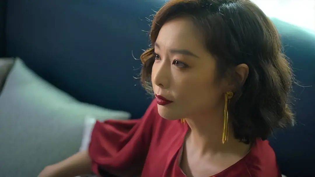 《狂飙》中90后2女主，高叶大嫂被热捧、李一桐少女感被吐槽