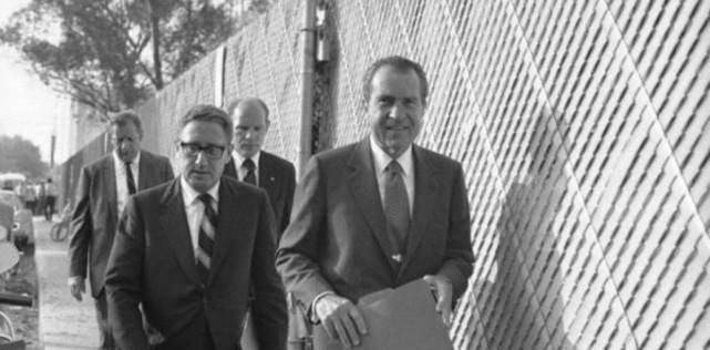 尼克松说：美国原子弹能毁灭地球十次，总理的回答让其钦佩