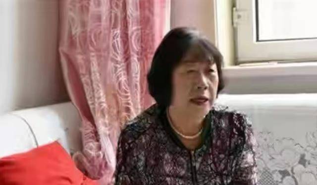 1981年，内蒙古老师给学生20元买鞋，26年后，学生为她买了一套房
