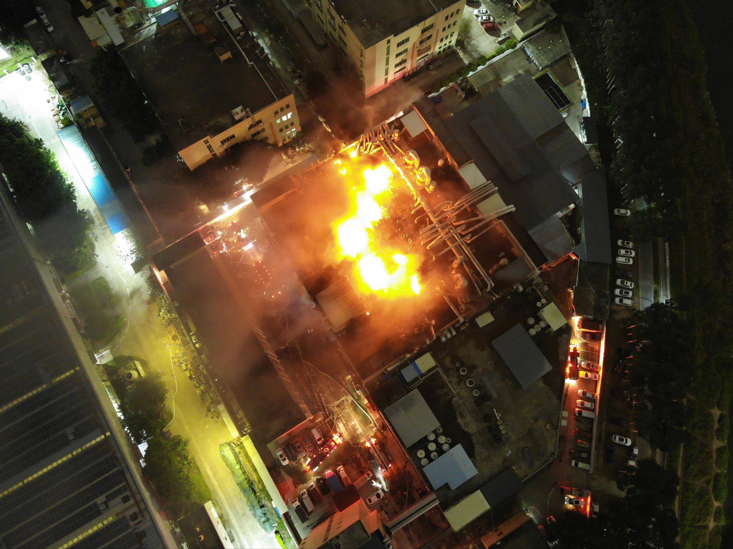 深圳一五金电镀厂突发火灾，188名消防员参与灭火