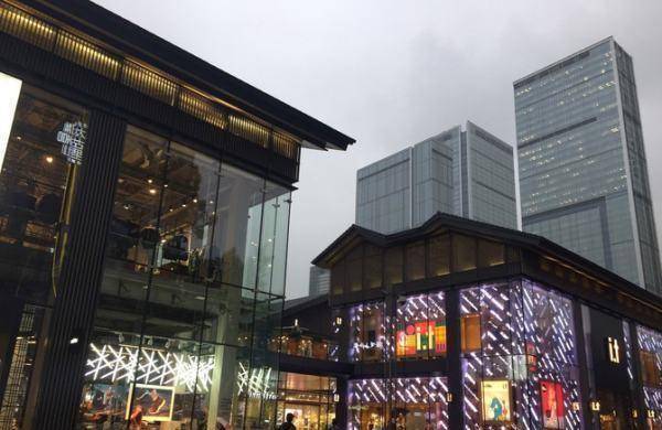 在成都太古里街拍摄的风格，你喜欢吗？