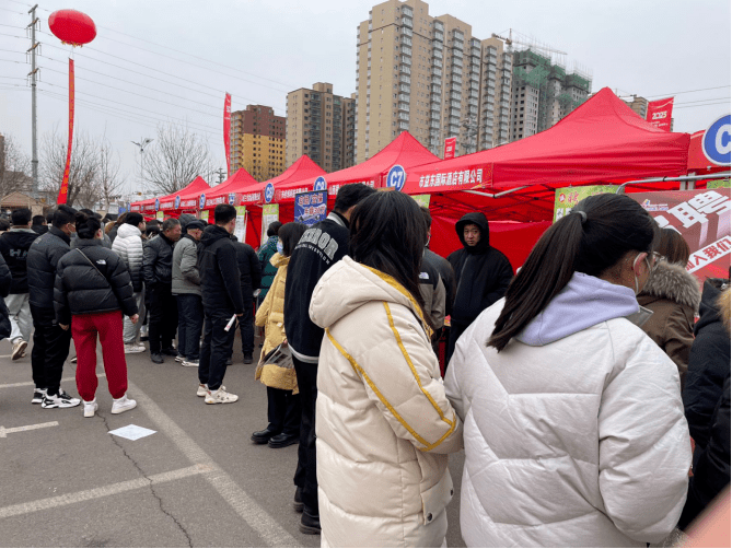 县城招聘会上的高薪工作，月薪3000