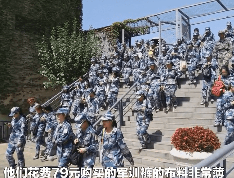 长春一学校火了，“透光裤子”引热议，学长含泪“补刀”更扎心