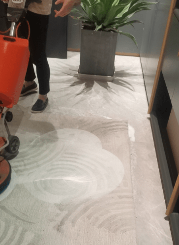 大面积地毯怎么清洗的？广州海珠区洗地毯公司，地毯清洁消毒