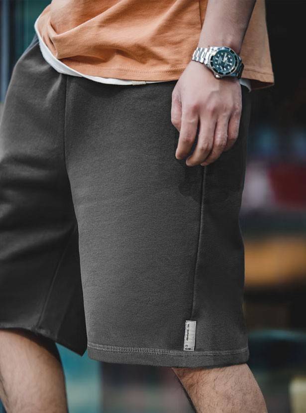 罗纹搭配针织工艺，让这款短裤充满时尚质感，夏季穿搭少不了它