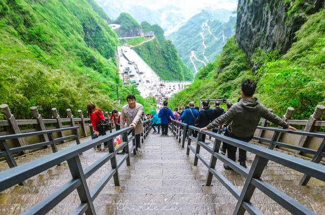 张家界旅游多少钱，跟团旅游花费，张家界参团旅游价格，找张家界当地靠谱导游