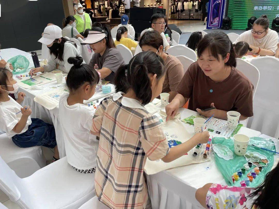 文明实践｜古林街香逸园社区：手绘帆布袋 环保伴我行