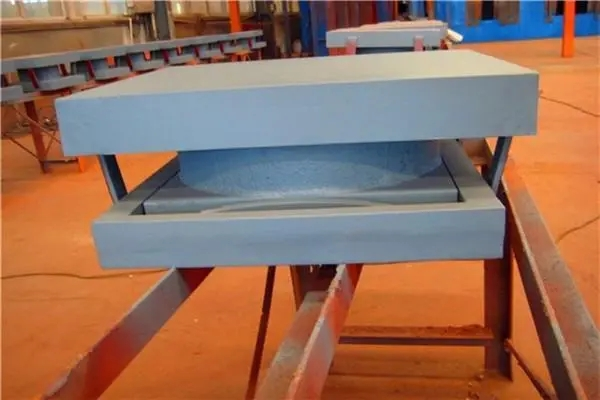 雨棚梁支座截面承载力计算时,应考虑( )