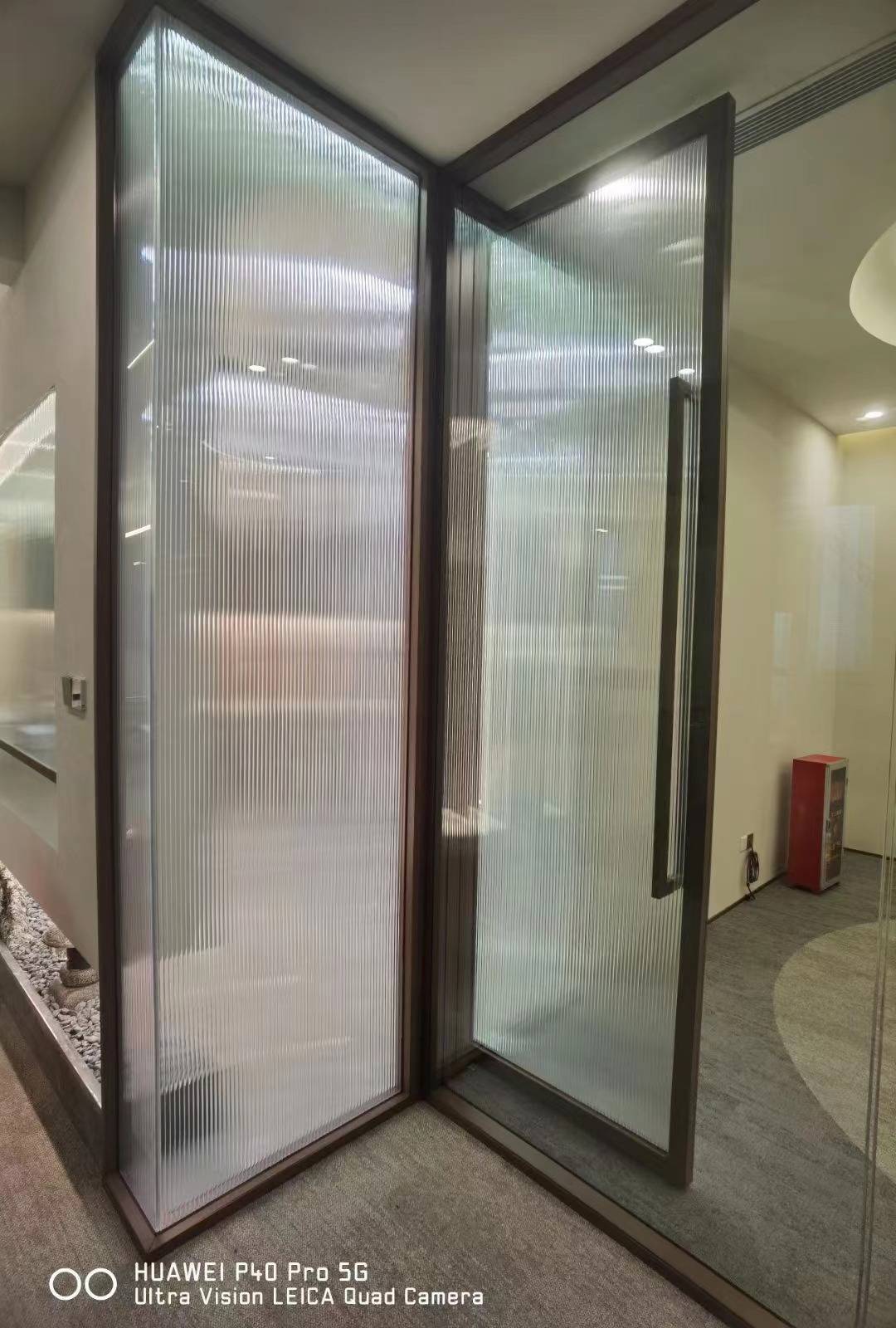 办公玻璃隔断，让你的办公空间焕然一新！