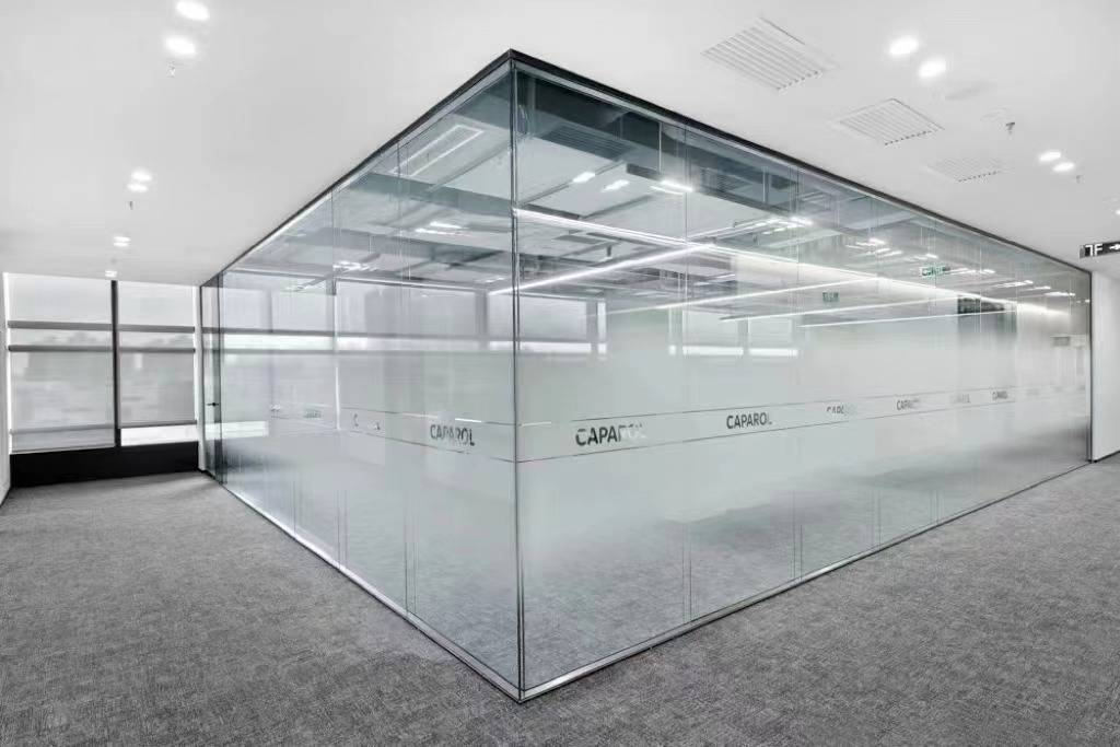 办公玻璃隔断，让你的办公空间焕然一新！