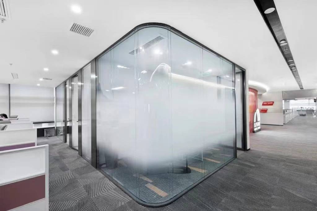 办公玻璃隔断，让你的办公空间焕然一新！