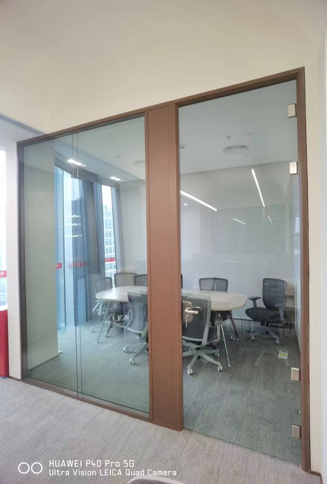 办公玻璃隔断，让你的办公空间焕然一新！