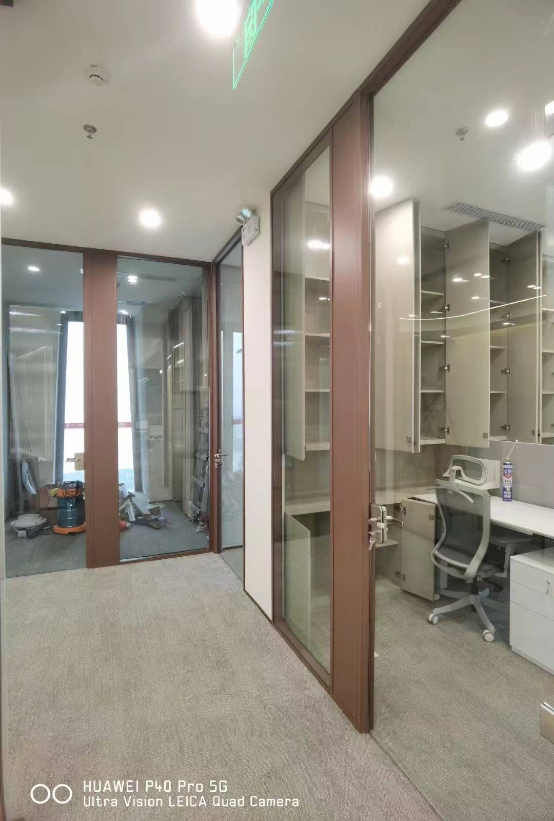 办公玻璃隔断，让你的办公空间焕然一新！