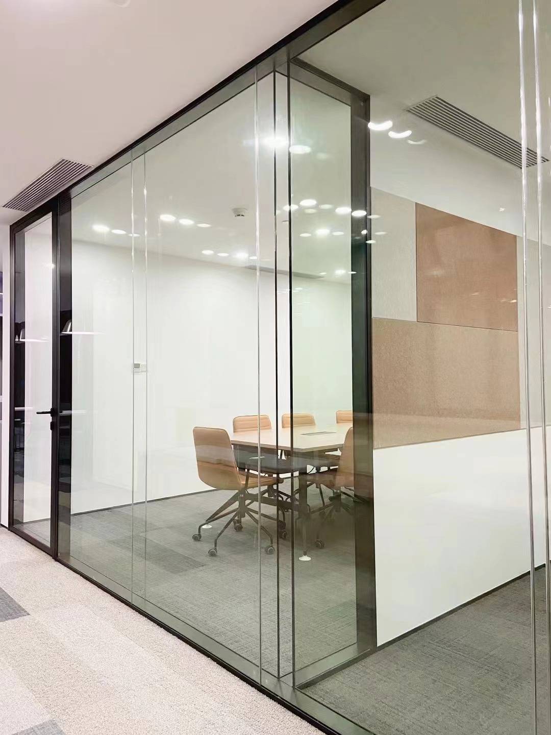 办公玻璃隔断，让你的办公空间焕然一新！