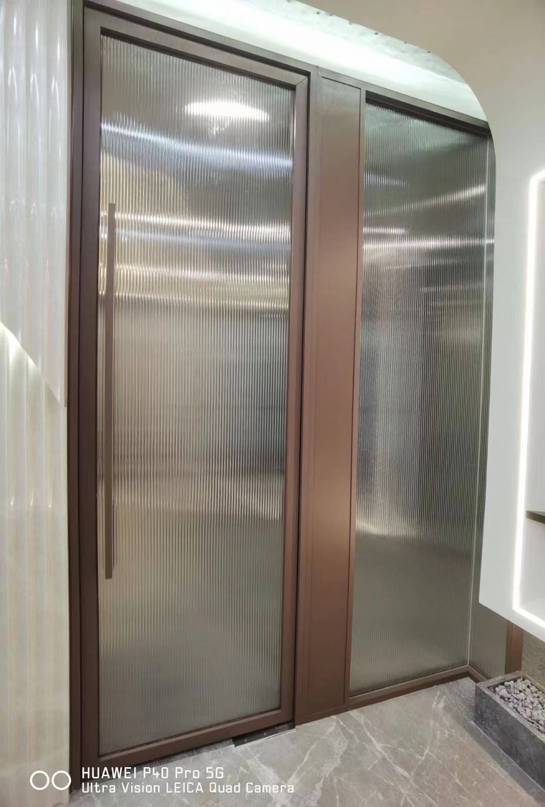 办公玻璃隔断，让你的办公空间焕然一新！