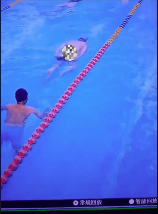广州荔湾区：男子游泳时大便，游泳馆怒查监控报警