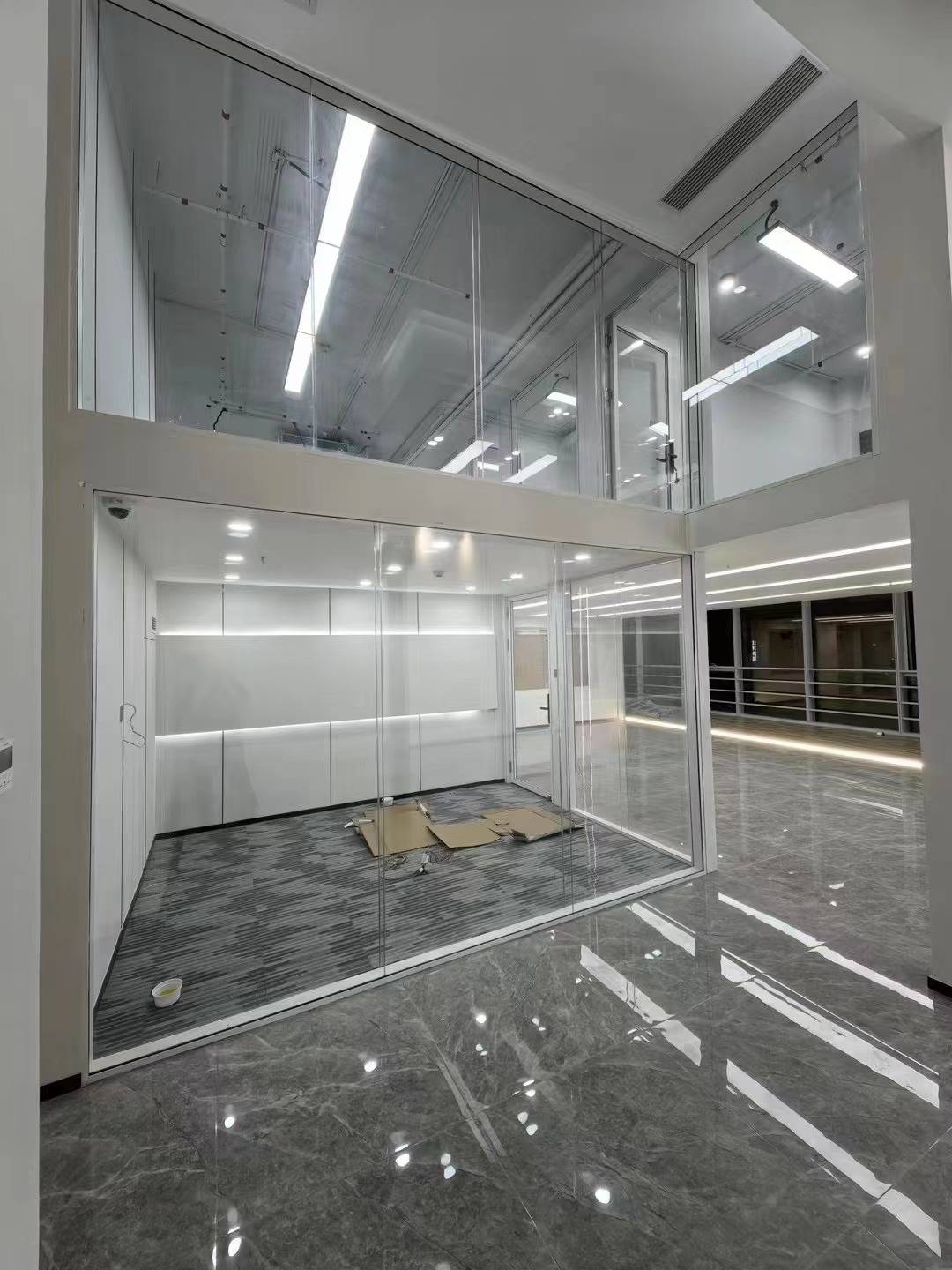 西安办公玻璃隔断，创造舒适高效的办公环境
