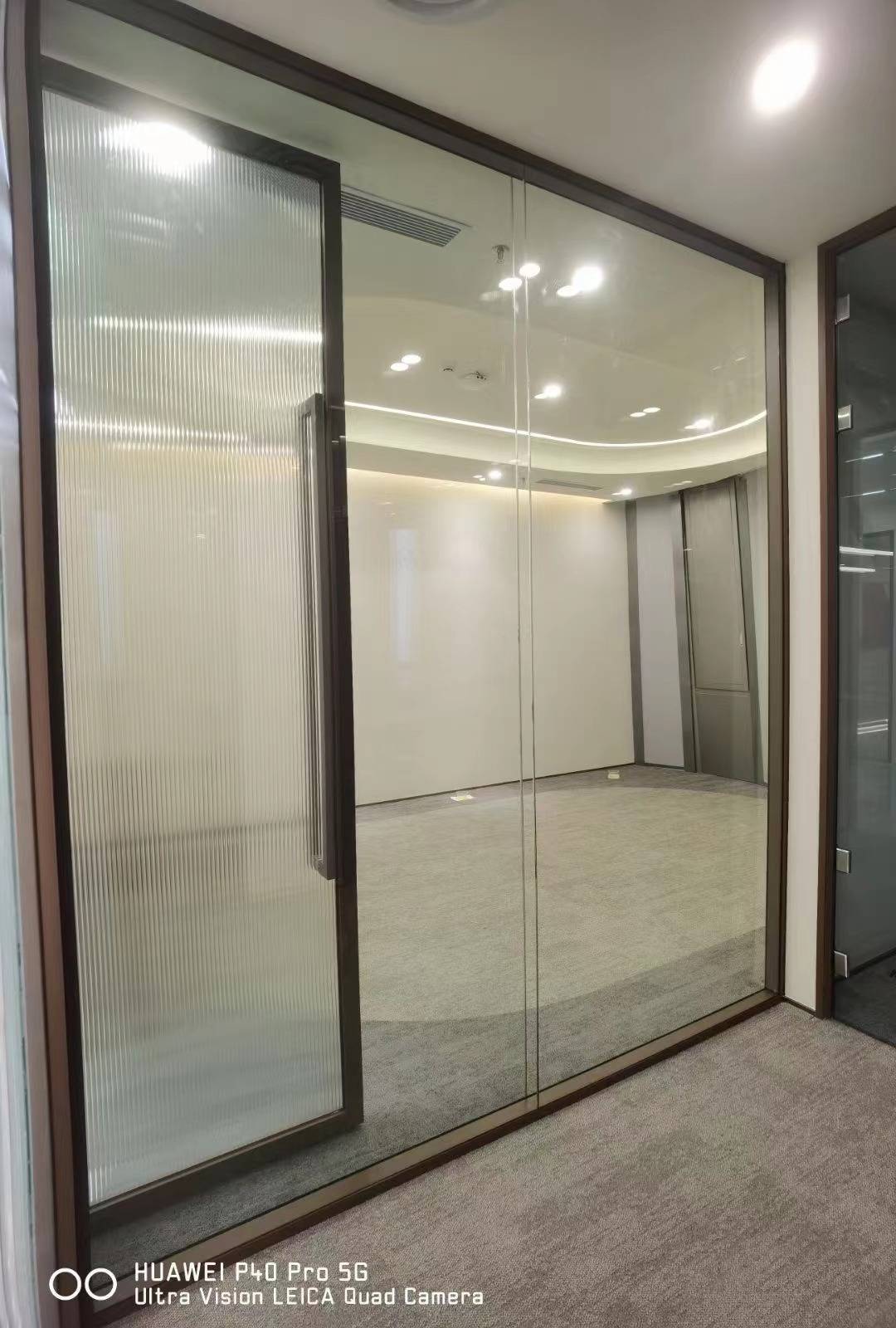 西安办公玻璃隔断，创造舒适高效的办公环境
