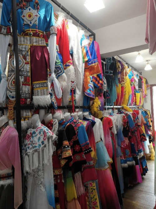 广元线上租衣服/服装/礼服/演出服/表演服装租赁平台—殿堂租衣