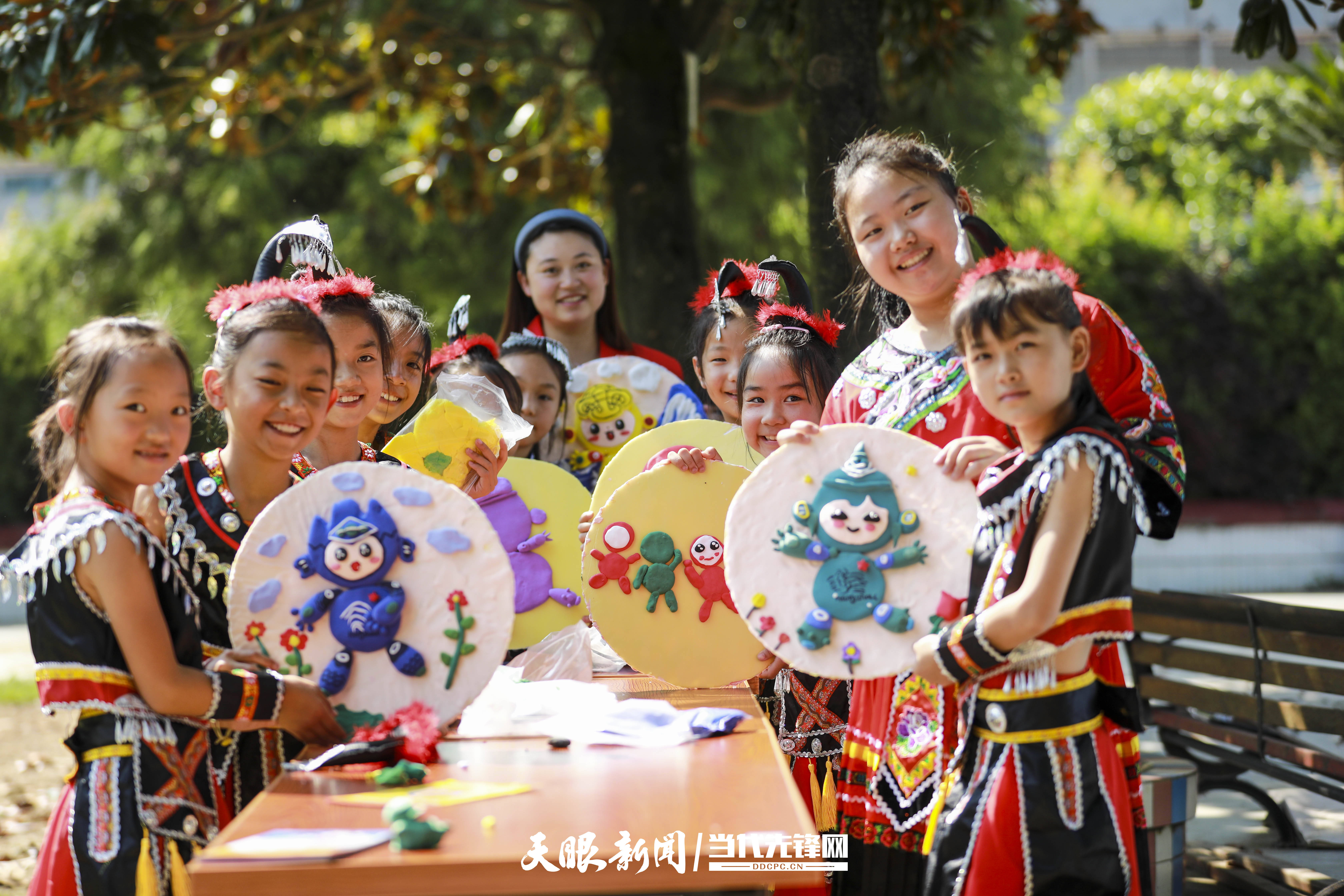 天眼影像｜童心迎亚运 制作吉祥物浮雕画