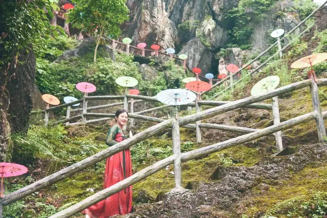 【浪漫黄姚】 诗意黄姚古镇、鬼斧神功玉石林、姚江竹筏漂流、东谭岭云海日出