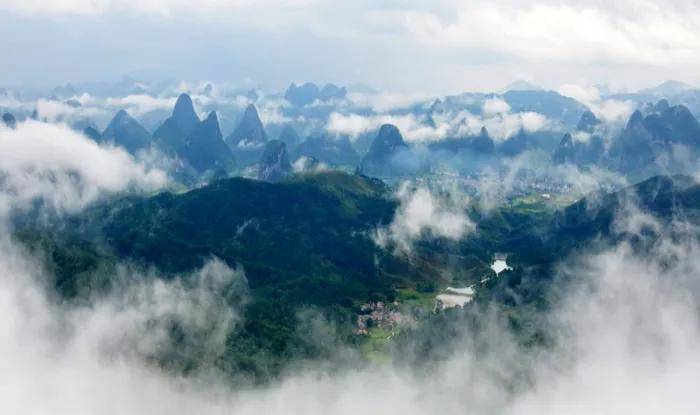 【浪漫黄姚】 诗意黄姚古镇、鬼斧神功玉石林、姚江竹筏漂流、东谭岭云海日出