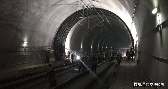 铁路隧道爆破施工中采用测振仪对项目进行爆破振动监测,以确保爆破施工安全。