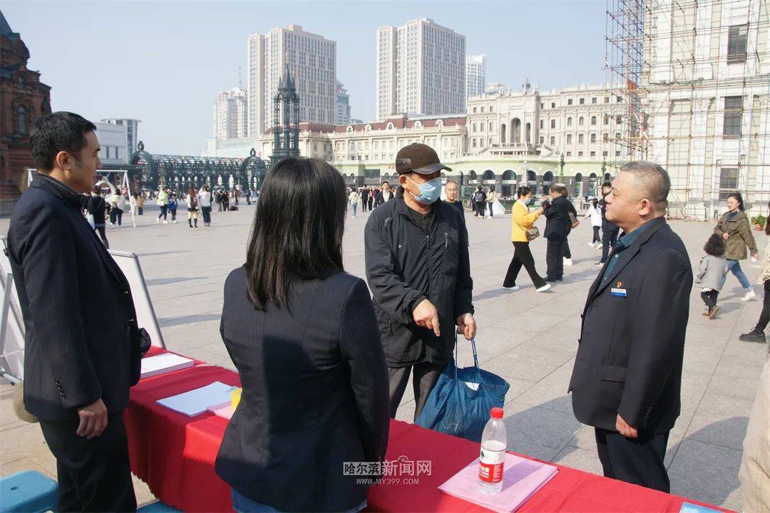 维修资金政策“我来讲”丨市住房维修资金服务中心开展“广场宣传日”主题活动