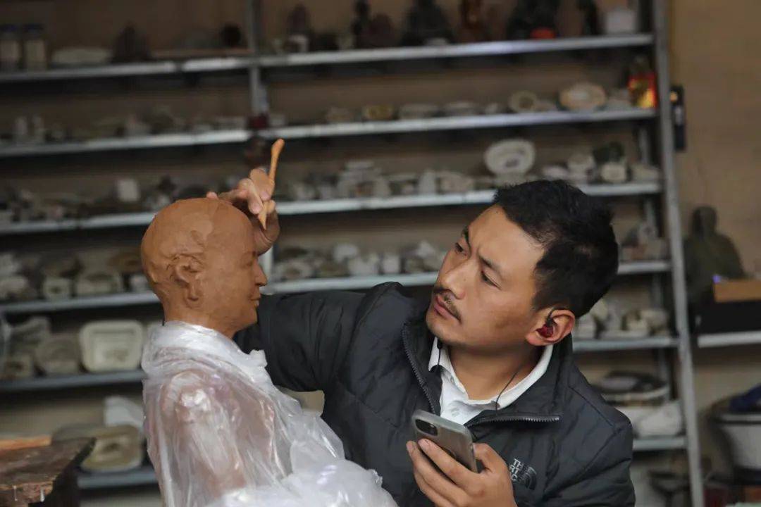 钦乐利玛铜铸工艺传承人布泽仁：让一滴水涌入大海