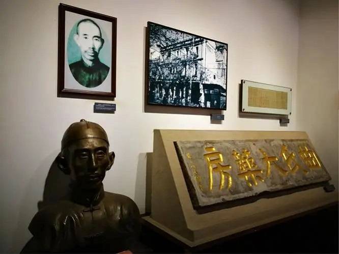 拒交秘方给国民党，云南白药创始人惨死狱中，临终前怒毁防伪印章