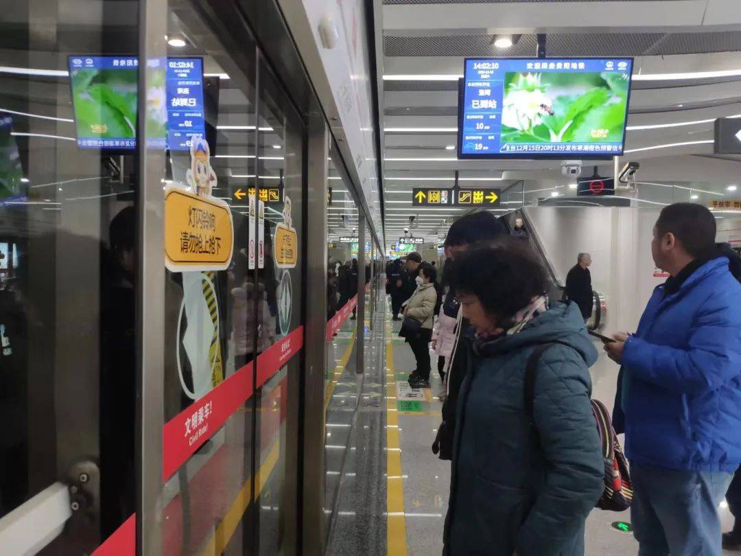 挤不上，真的挤不上！3号线到底多火爆？一起来看→