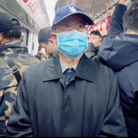 挤不上，真的挤不上！3号线到底多火爆？一起来看→