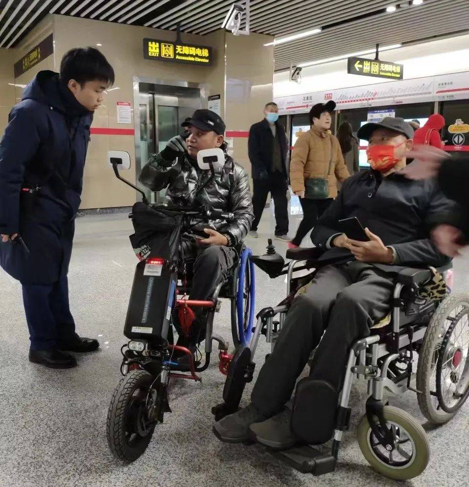 挤不上，真的挤不上！3号线到底多火爆？一起来看→