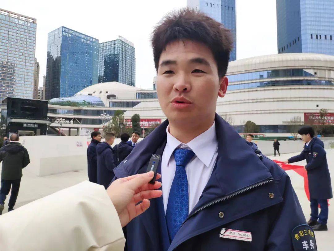 挤不上，真的挤不上！3号线到底多火爆？一起来看→