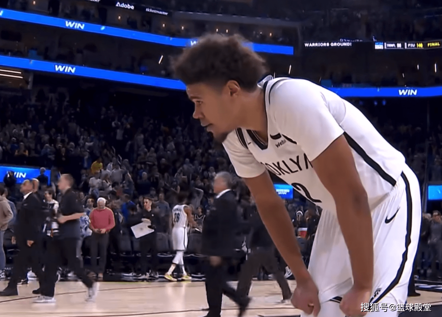 勇士险胜篮网！库里+波杰怒吼庆祝，约翰逊+丁威迪无奈，克莱摇头