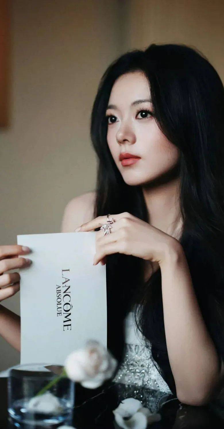 赵今麦全网招聘化妆师，吧？