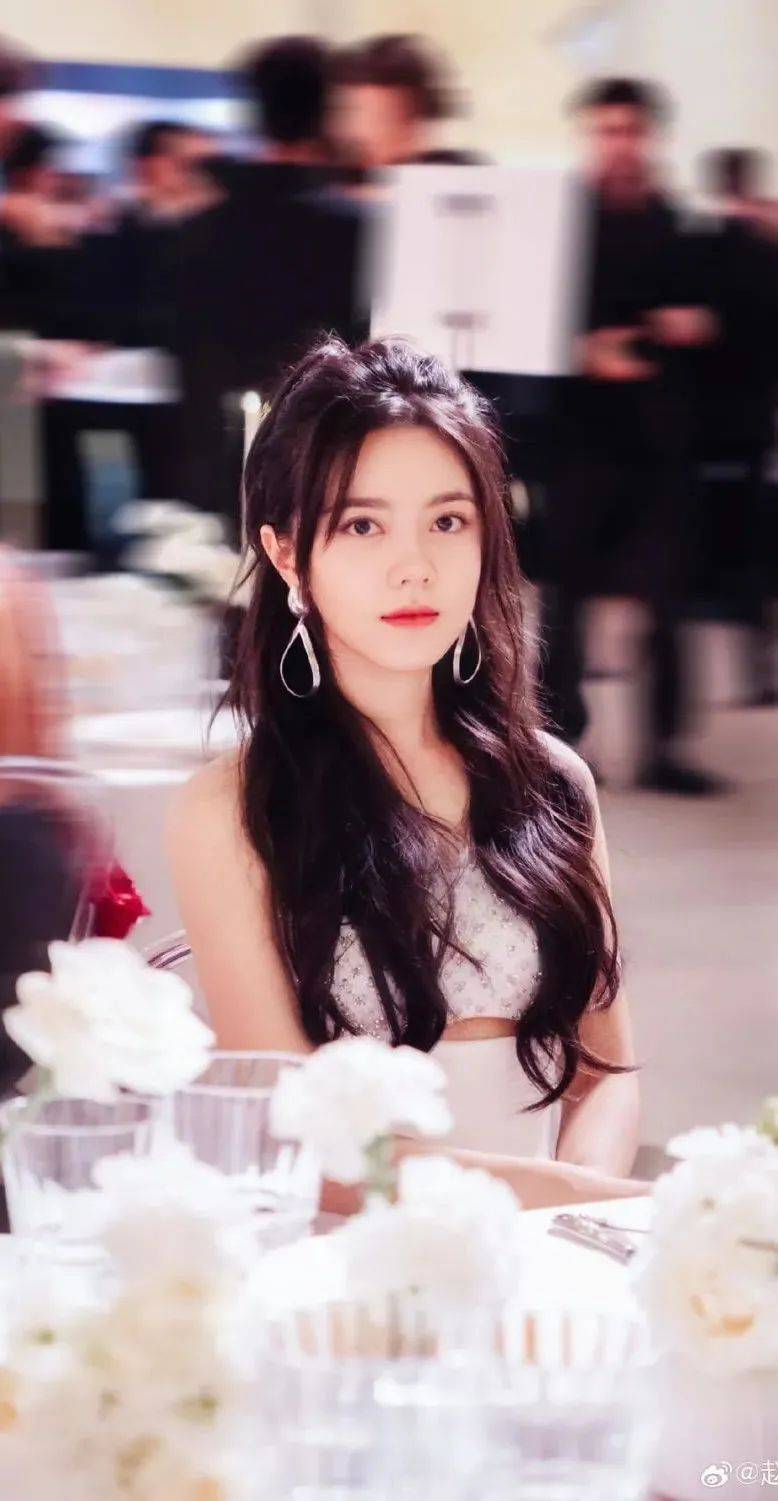 赵今麦全网招聘化妆师，吧？