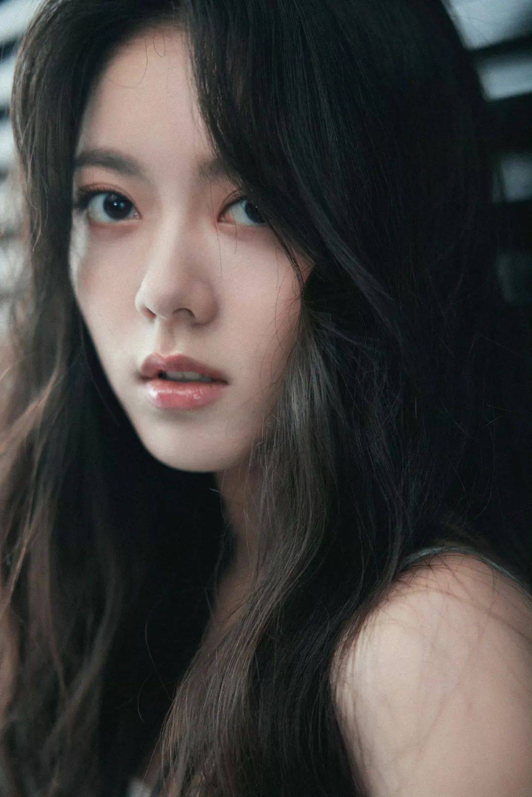 赵今麦全网招聘化妆师，吧？