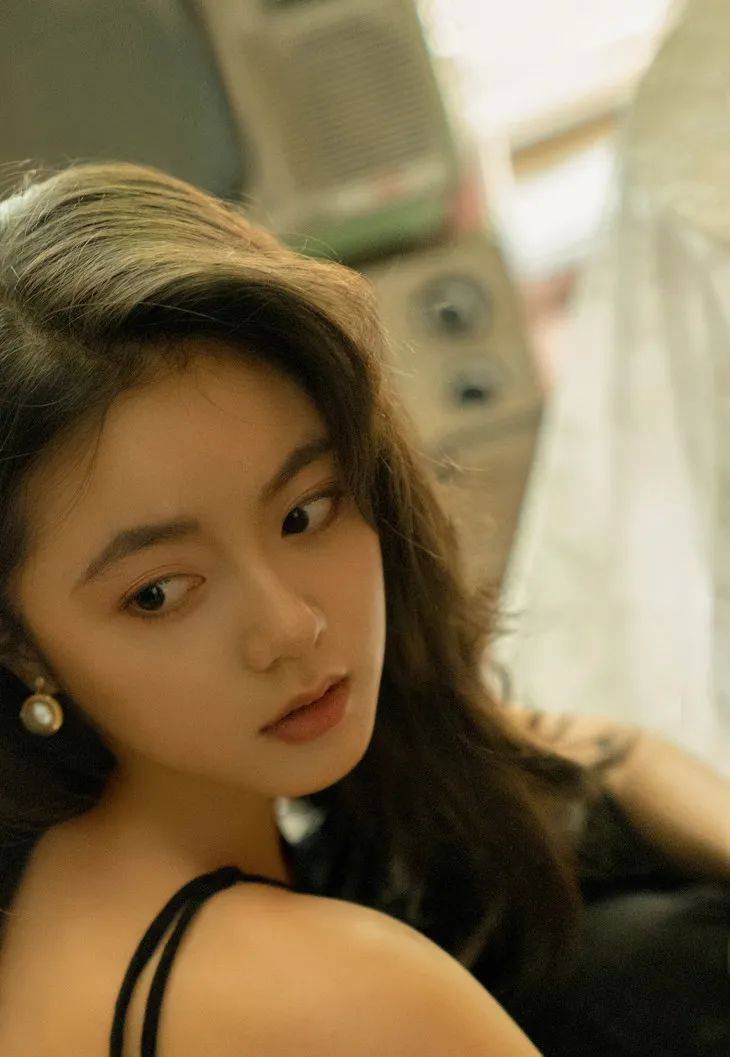 赵今麦全网招聘化妆师，吧？