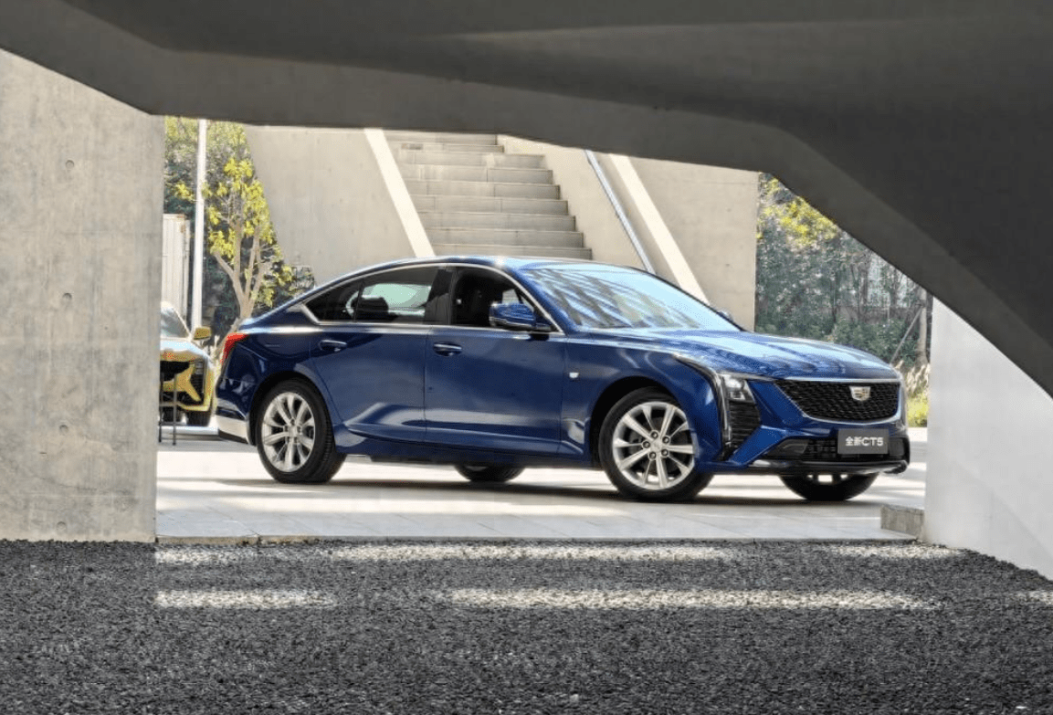 新款凯迪拉克CT5配置曝光，入门双联屏+16扬AKG音响，配电磁悬挂