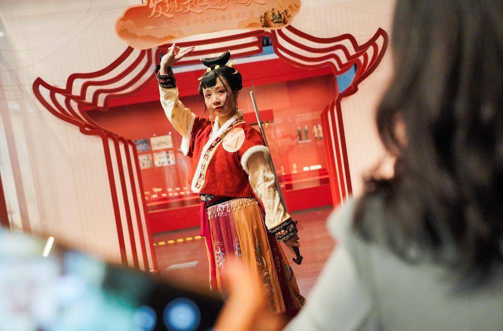 Makeup transformation contest of cultural relics held at Nanhan Erling Museum