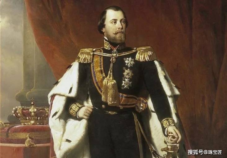 33颗顶级蓝宝石，655颗钻石，王后马克西玛这顶古董冠冕，太壕了！