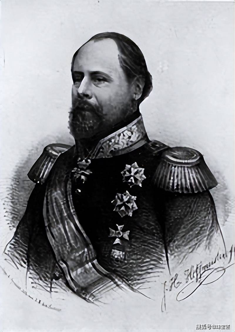 33颗顶级蓝宝石，655颗钻石，王后马克西玛这顶古董冠冕，太壕了！