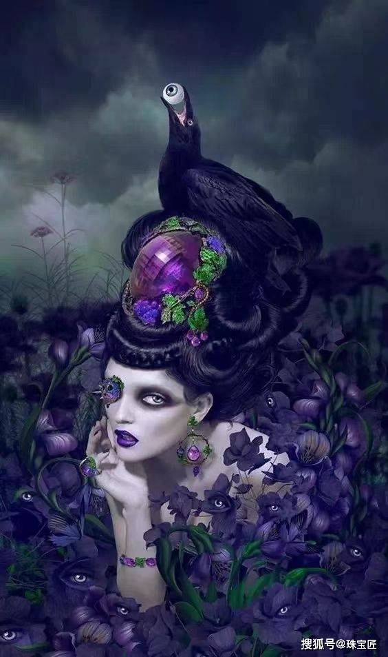 33颗顶级蓝宝石，655颗钻石，王后马克西玛这顶古董冠冕，太壕了！