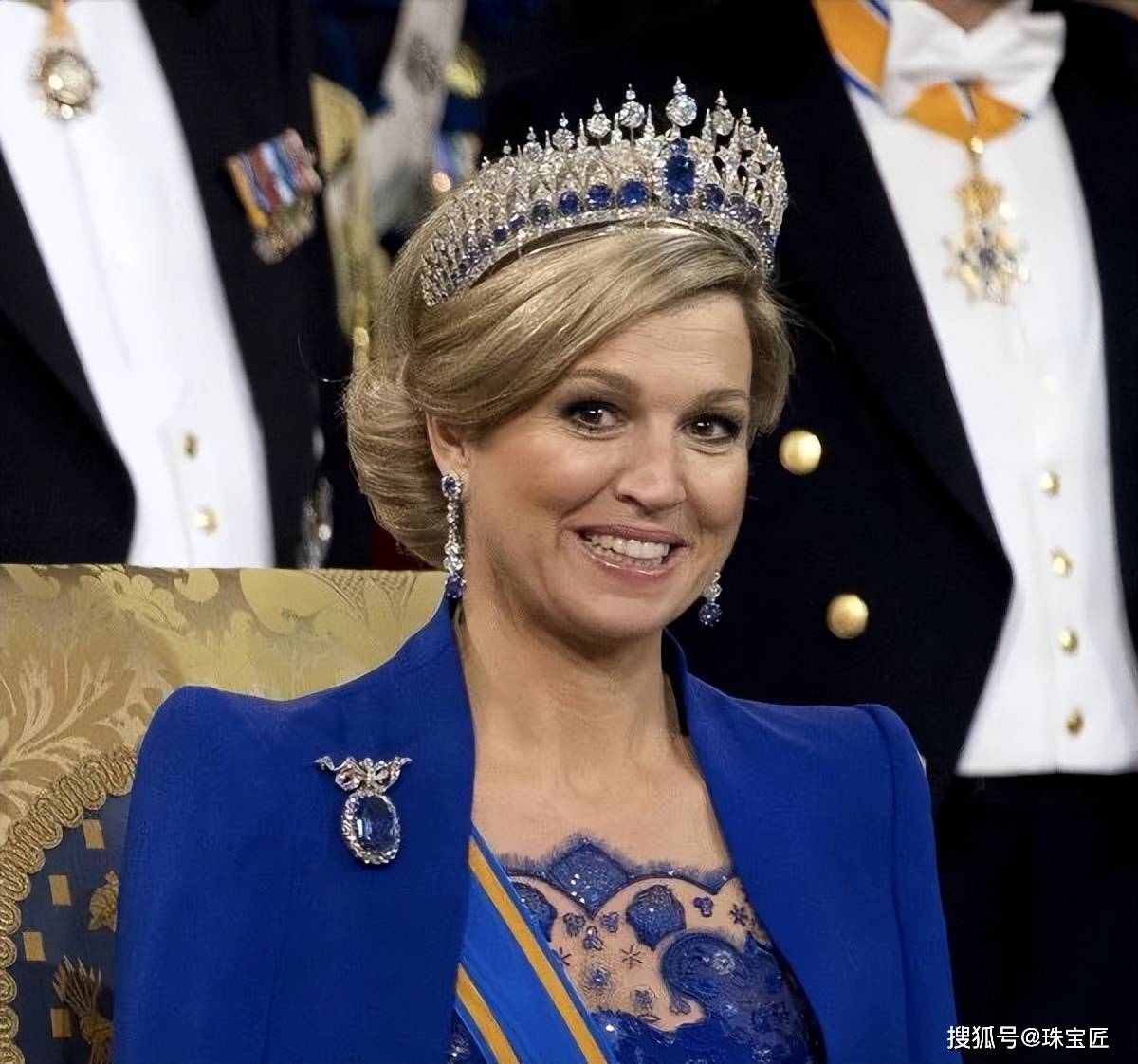 33颗顶级蓝宝石，655颗钻石，王后马克西玛这顶古董冠冕，太壕了！