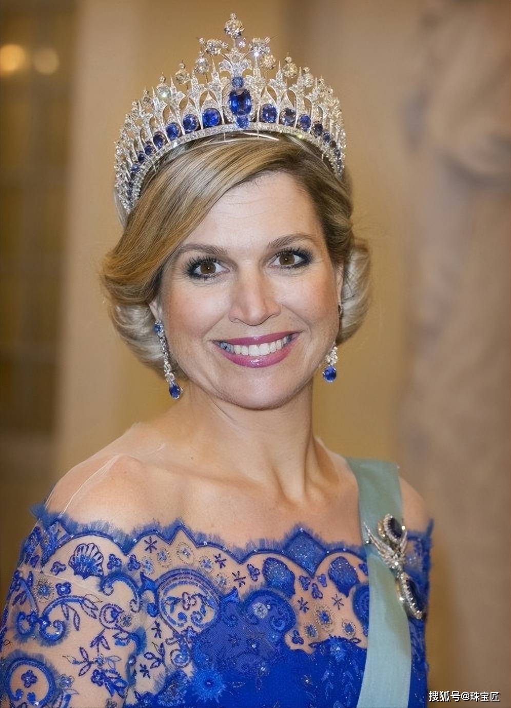 33颗顶级蓝宝石，655颗钻石，王后马克西玛这顶古董冠冕，太壕了！