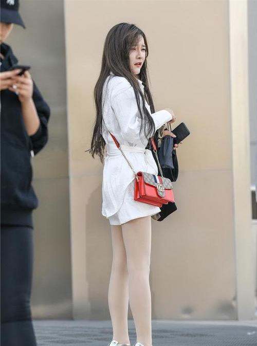 很少有人能够掌握穿住白丝，买走号挥未所运杀无白丝怎么搭配才好看？