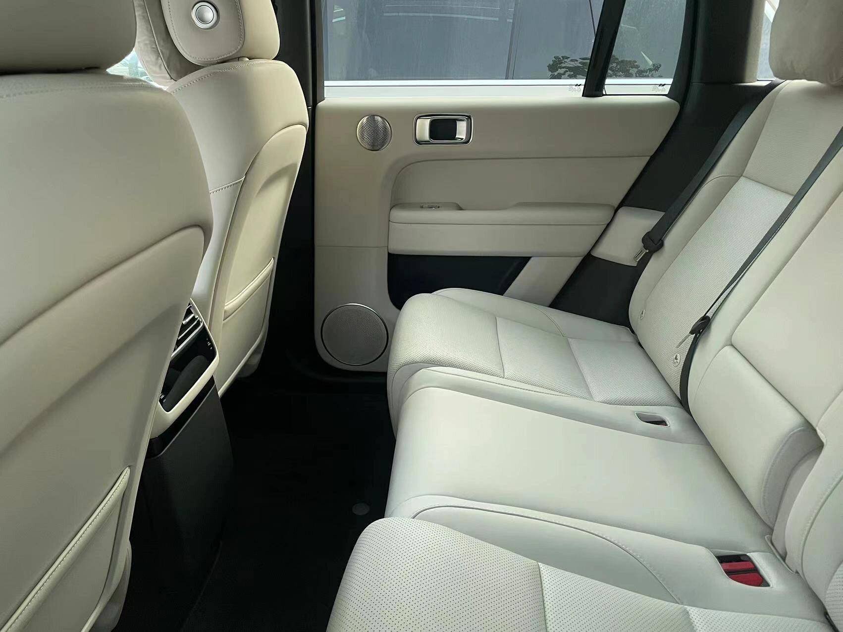 理想L6实车到店，配全景天幕+“皇后座”，续航1390km