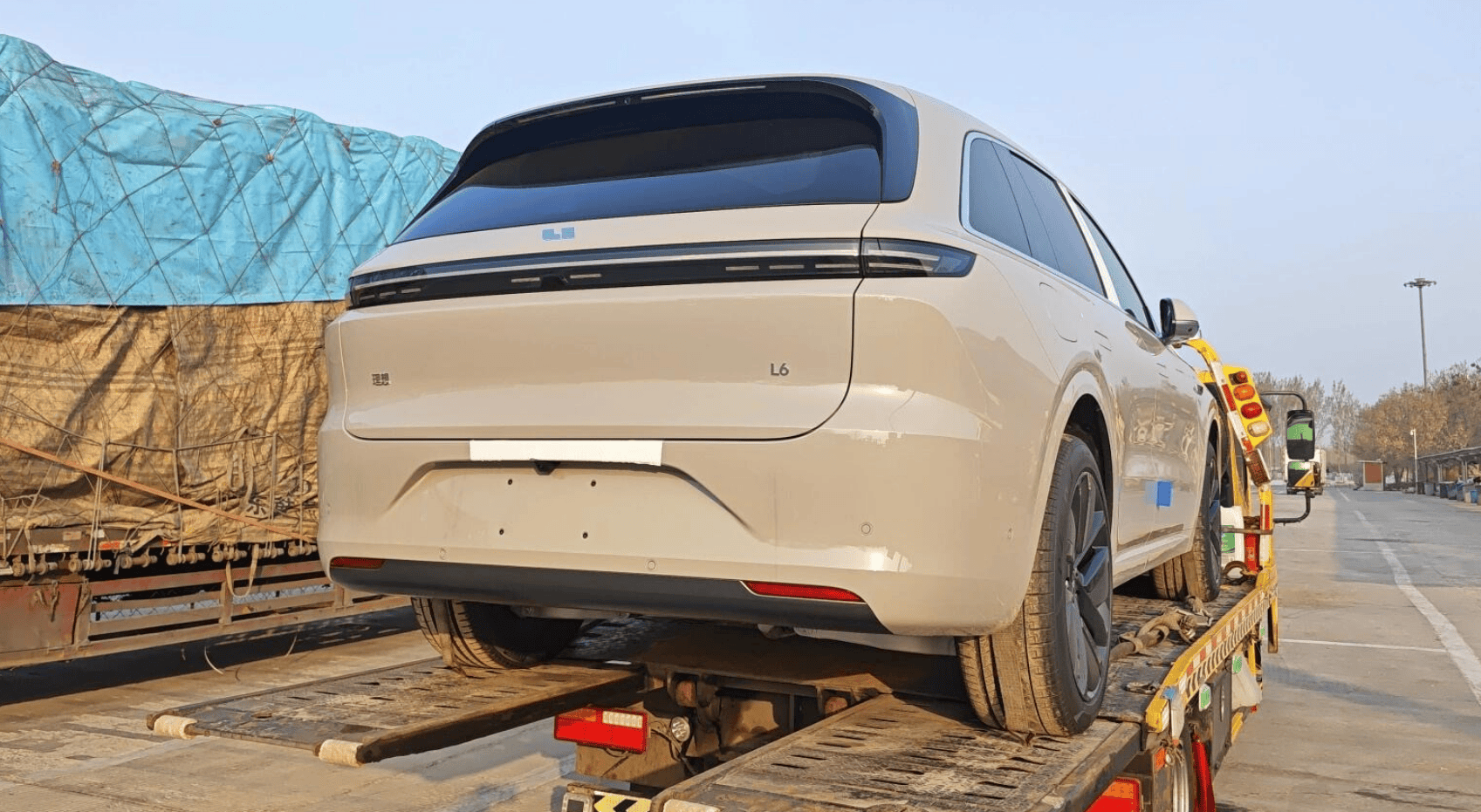 理想L6实车到店，配全景天幕+“皇后座”，续航1390km