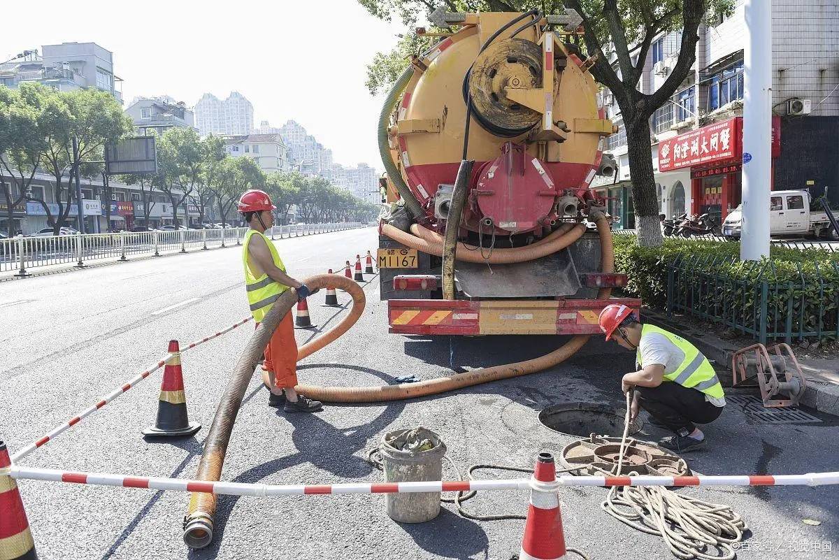 南昌管道清淤公司最新引进5台高压清洗车设备